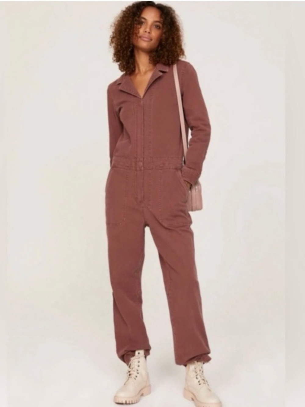 Faherty Jumpsuit Overland Denim
Utility in Henna Red